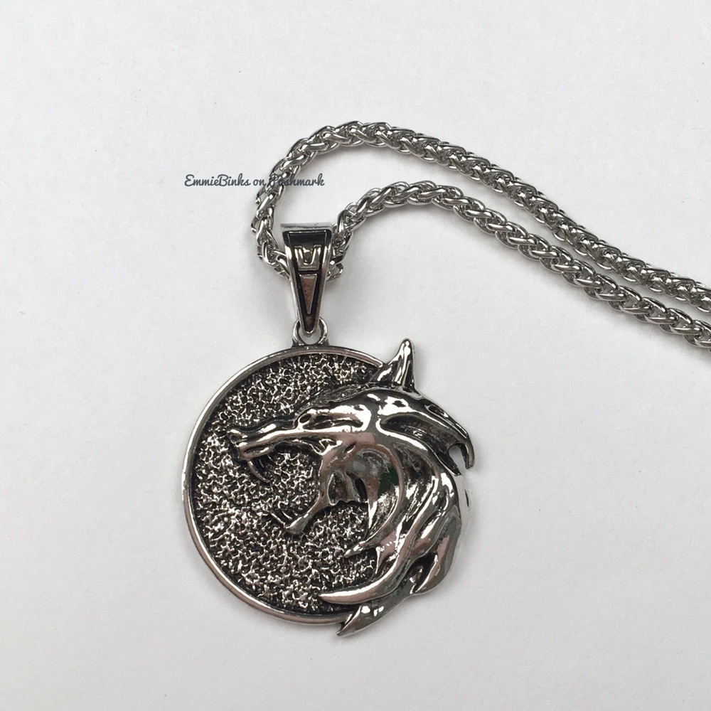 New Unisex The Witcher Silver Wolf Medallion Pendant Necklace - Picture 2 of 9